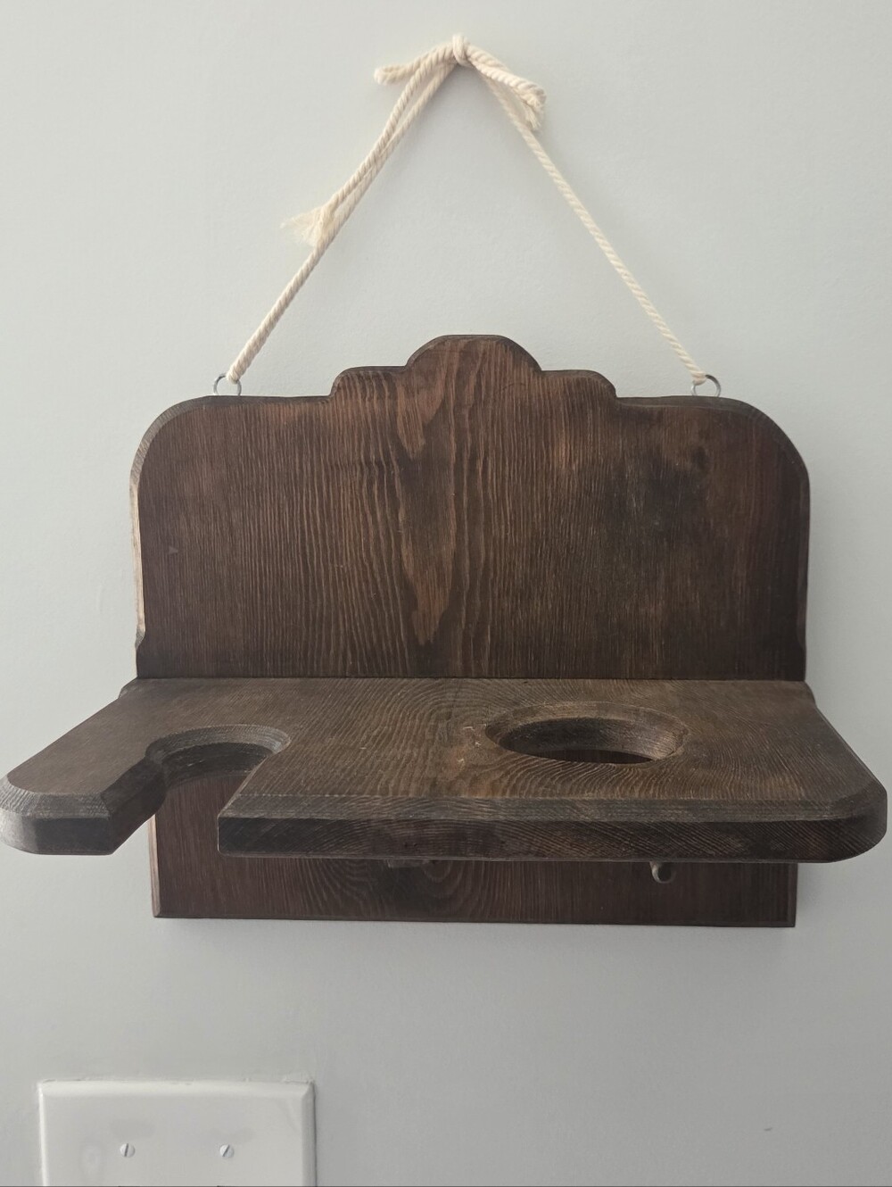 Vintage-Style Wooden Ball & Bat Display Shelf – Versatile Storage & Organizer